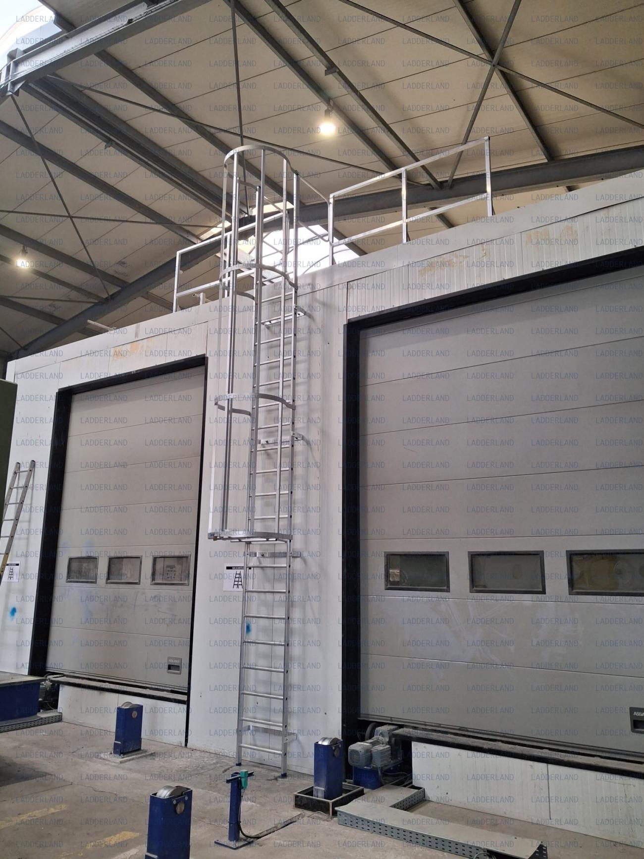 Kooiladder met leuning